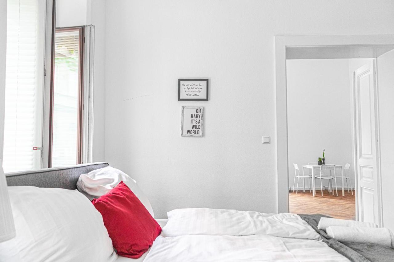 Apartament Joyful At Superb Location Near Akh Hospital